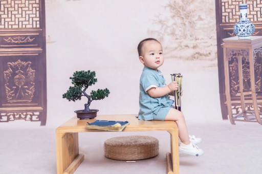 鹿邑宝宝眼睛肿是什么原因