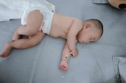 鹿邑宝宝总是摇头怎么回事